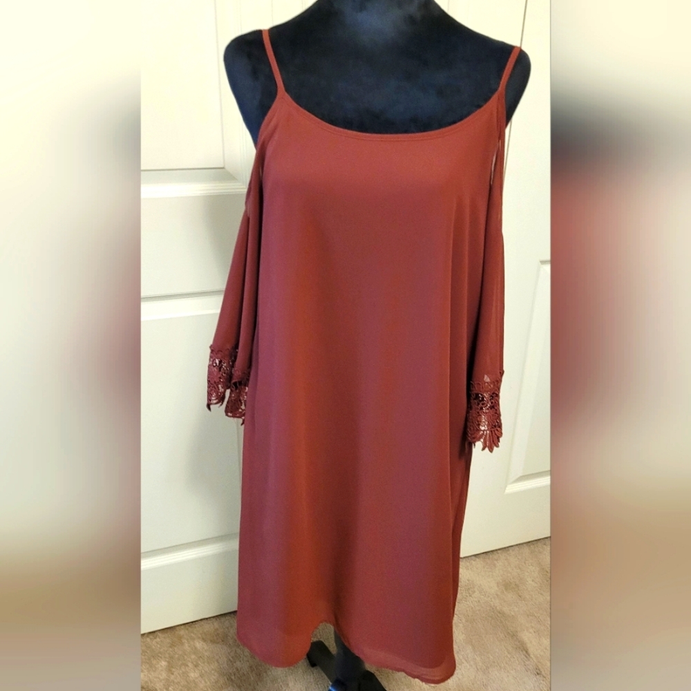 Cold Shoulder Rust Burgandy RED Dress Size Small Lace SLEEVE ACCENT